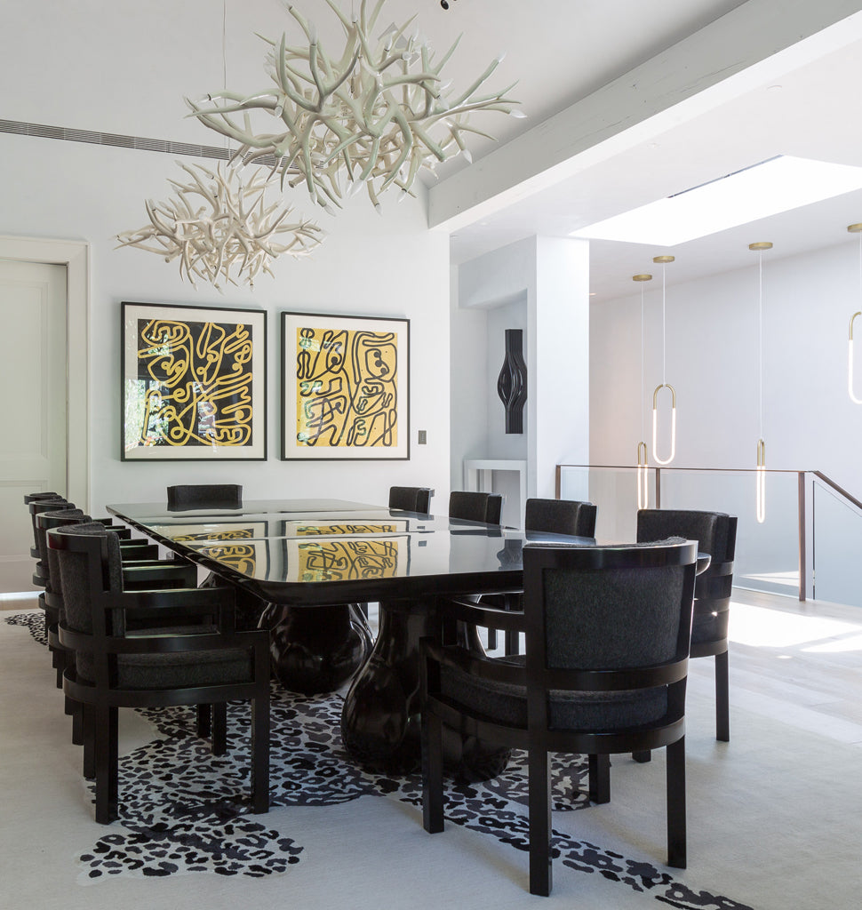 Chandelier - 24 Antlers (White) Aspen, Colorado. Interior by Samantha Todhunter Design. Image by Oliver Clarke