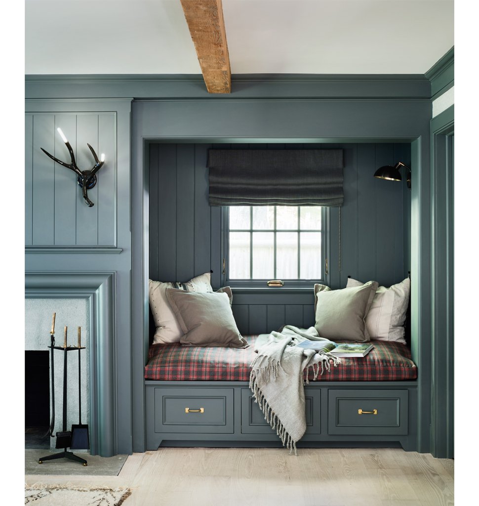 Sconce (Custom finish) Bedford, New York. Interior by KJ Designs and Hendricks Churchill. Image by Amanda Kirkpatrick